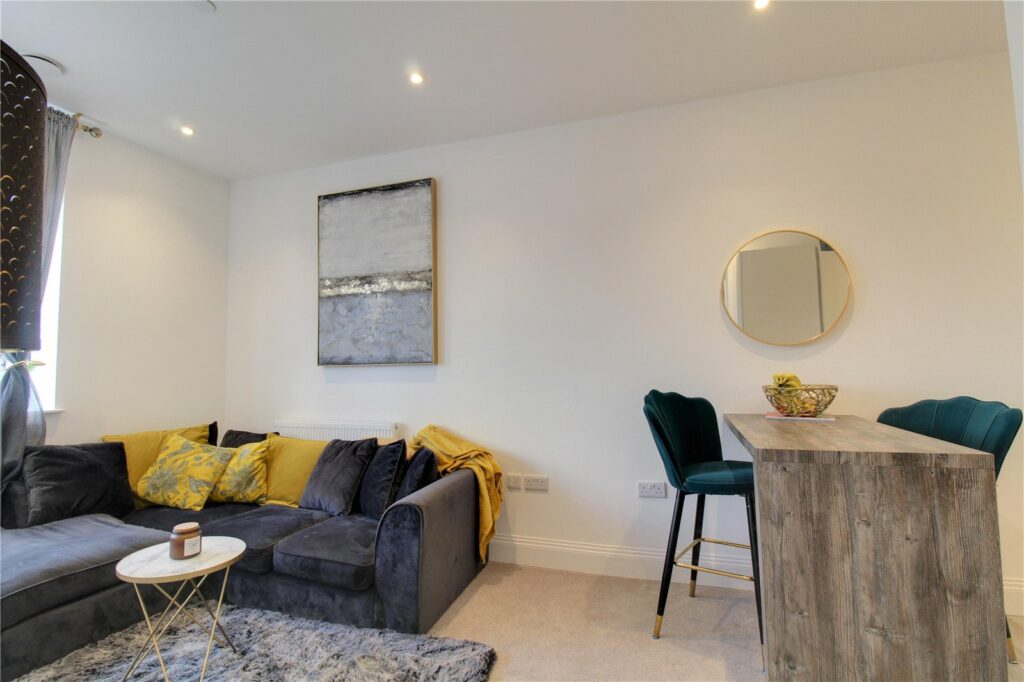 Flat James Road in Basingstoke and Deane