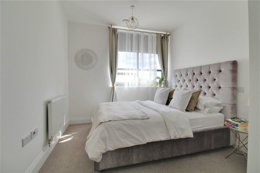 Flat James Road in Basingstoke and Deane