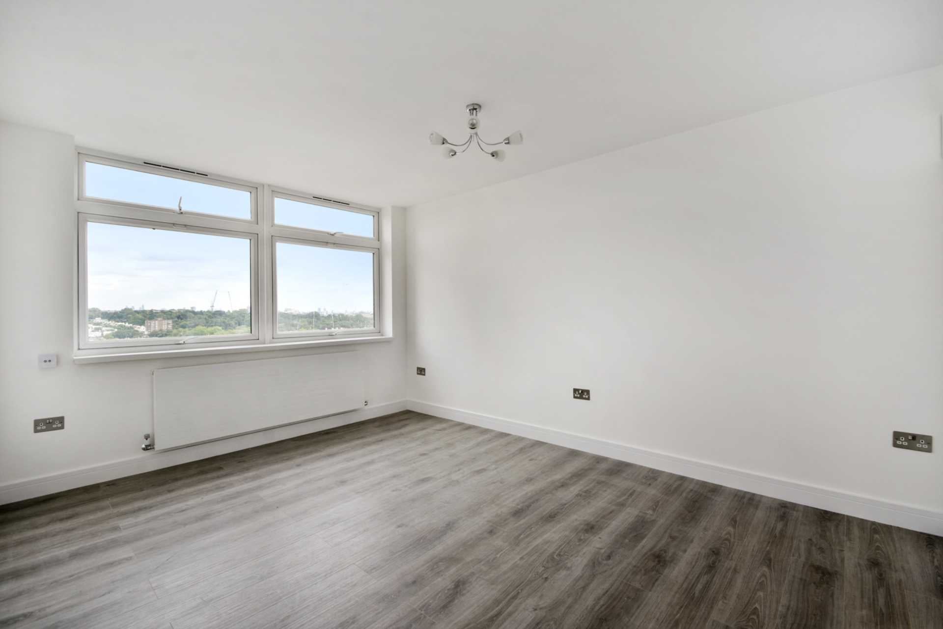 Flat Shepherds Bush Green in Greater London