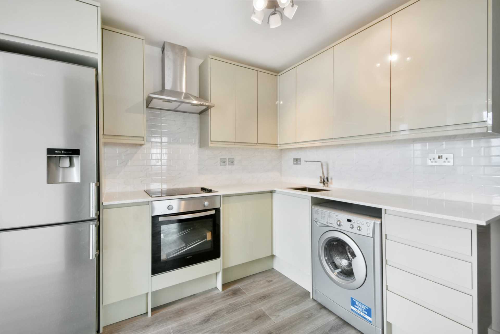Flat Shepherds Bush Green in Greater London