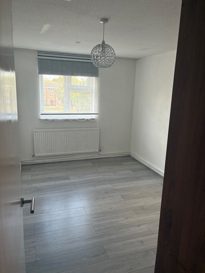 Flat Rowan Drive in Broxbourne