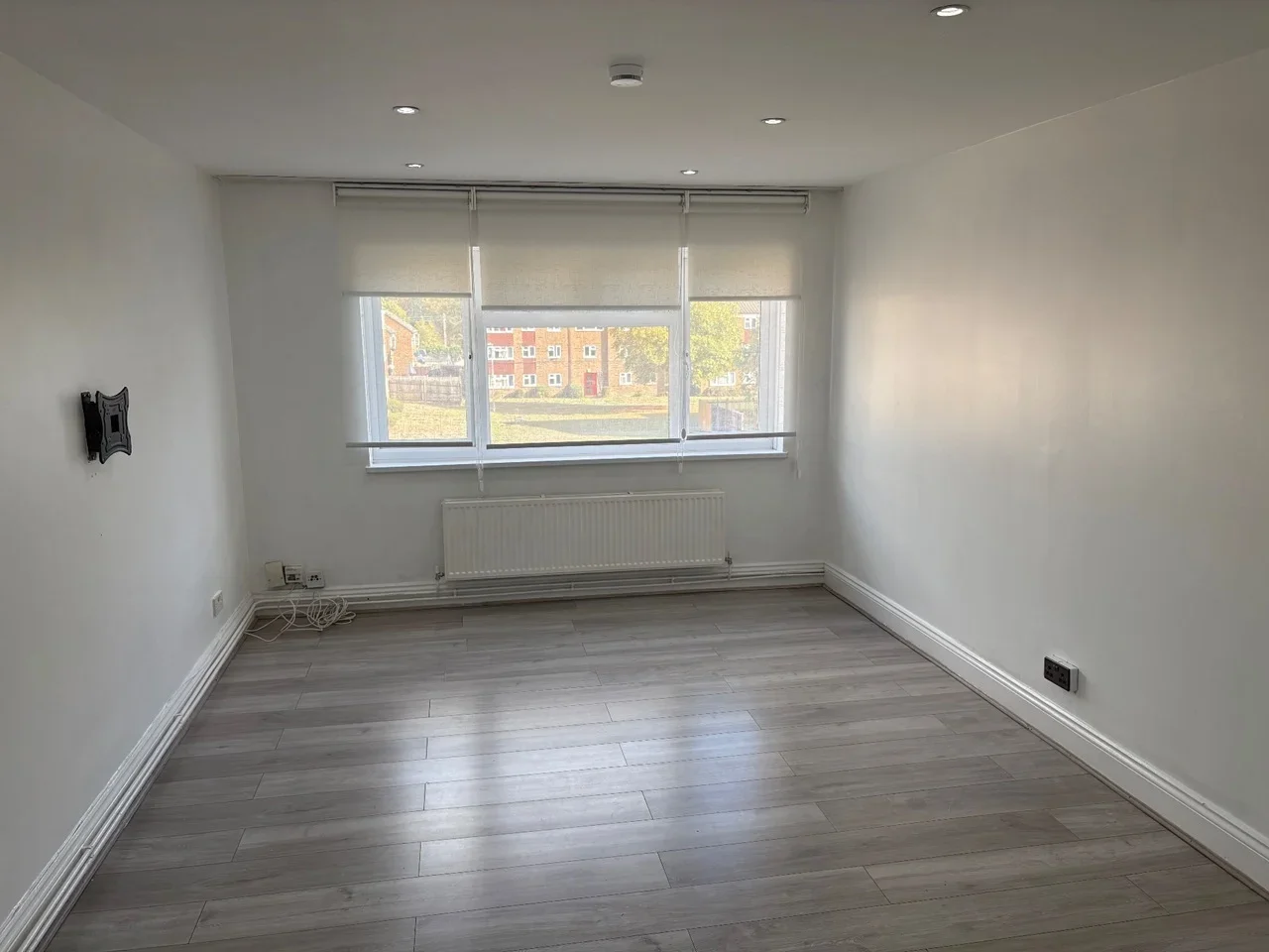 Flat Rowan Drive in Broxbourne