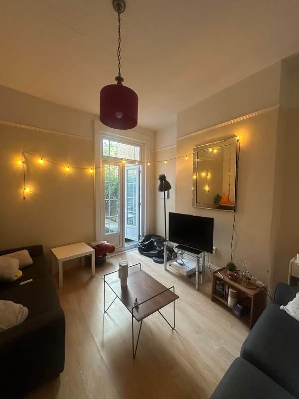 Room Chelverton Road in Greater London