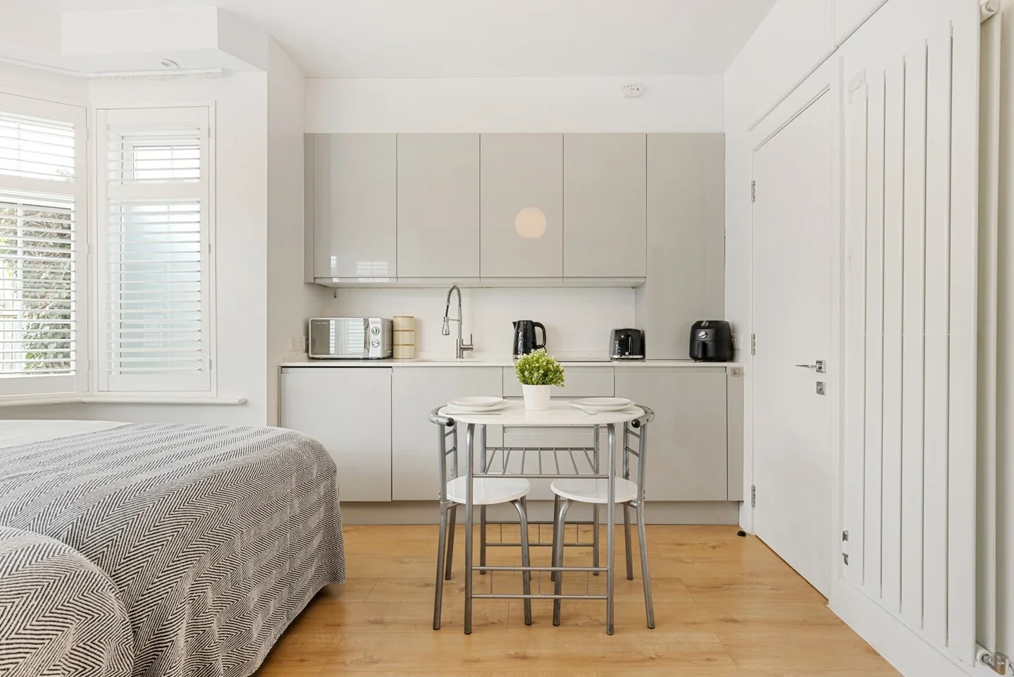 Flat Park Drive in Greater London