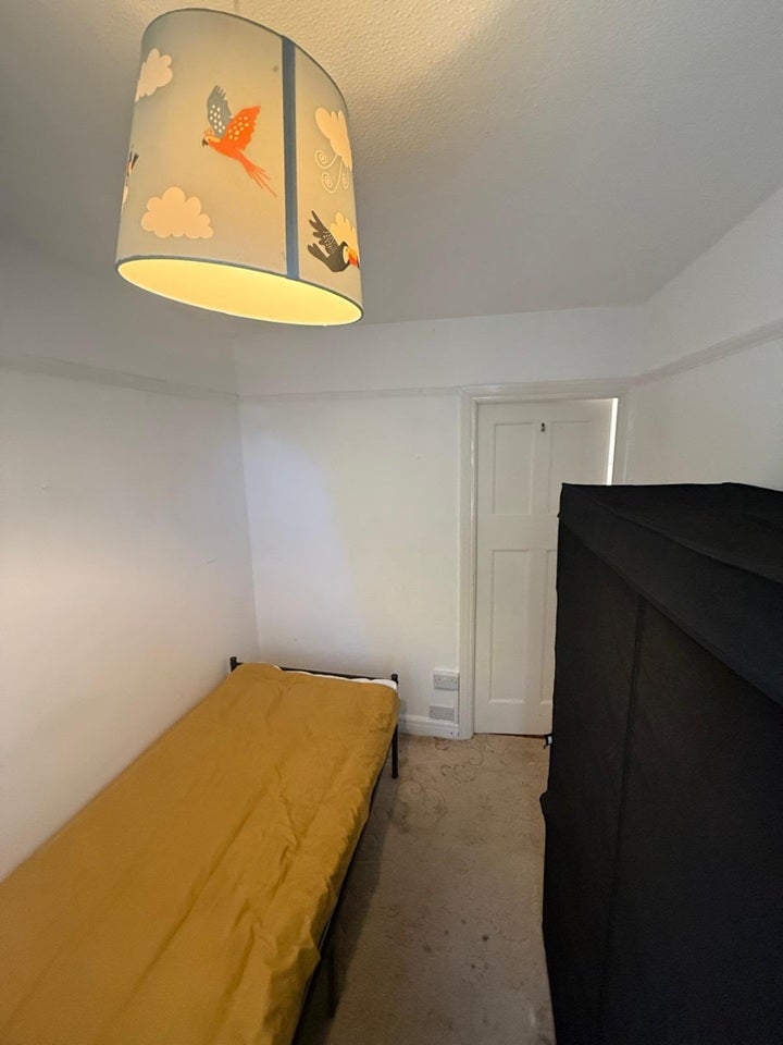 Room Worple Road in Borough of Spelthorne
