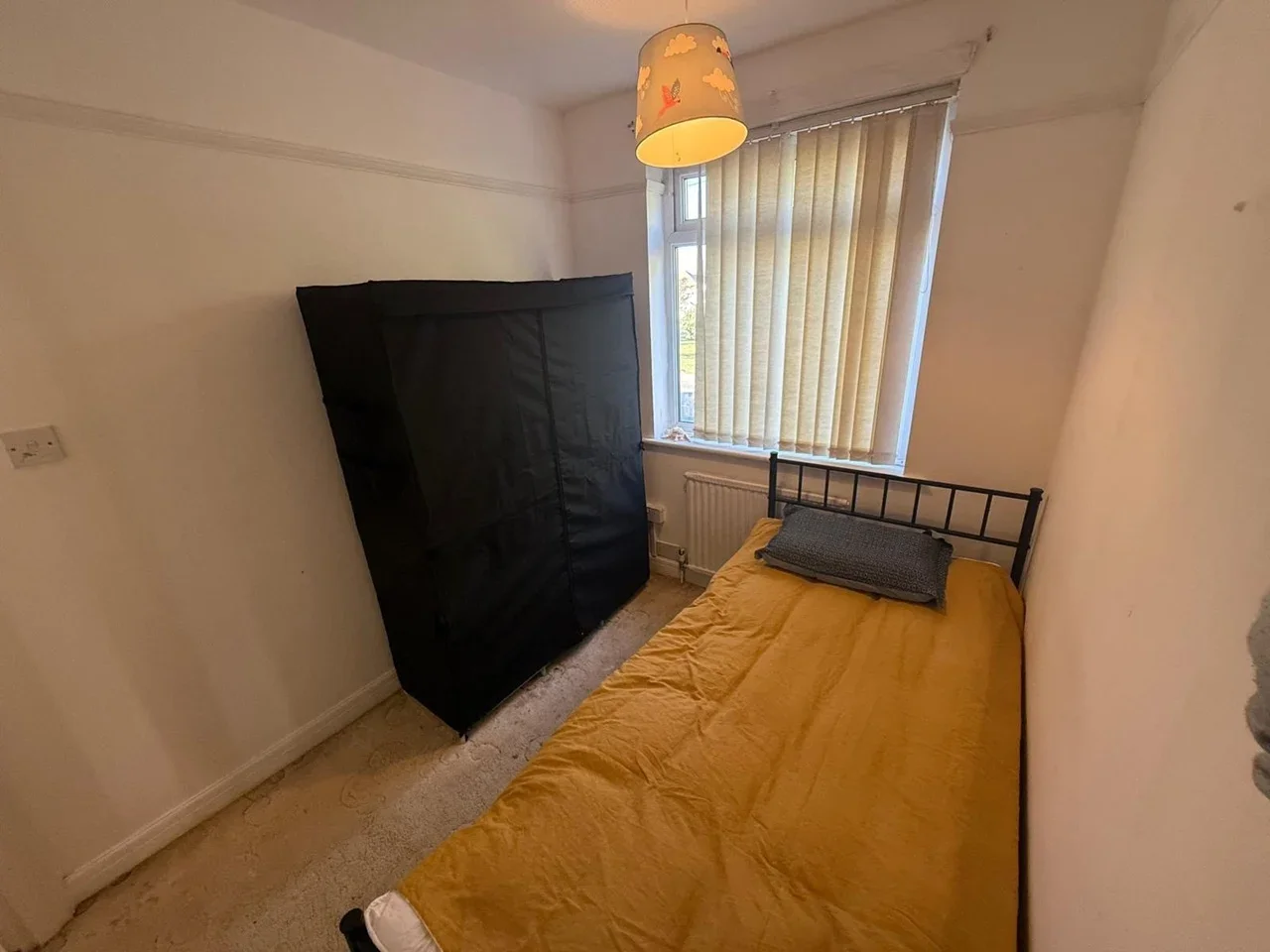 Room Worple Road in Borough of Spelthorne