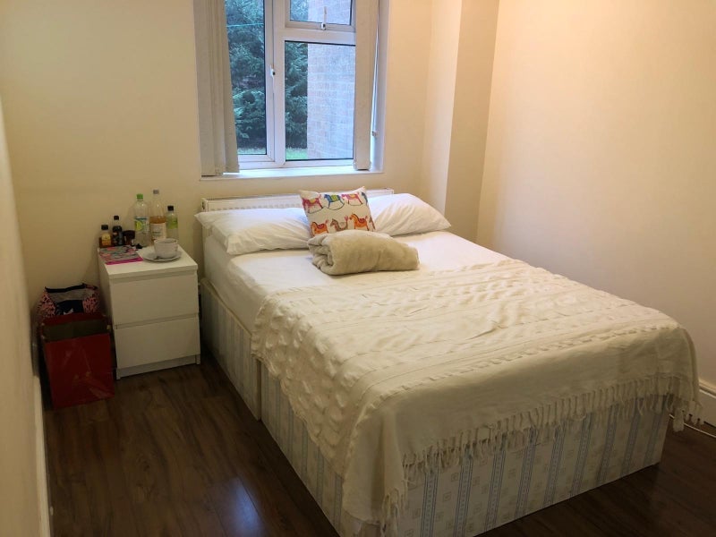 Room Merritt Road in Greater London