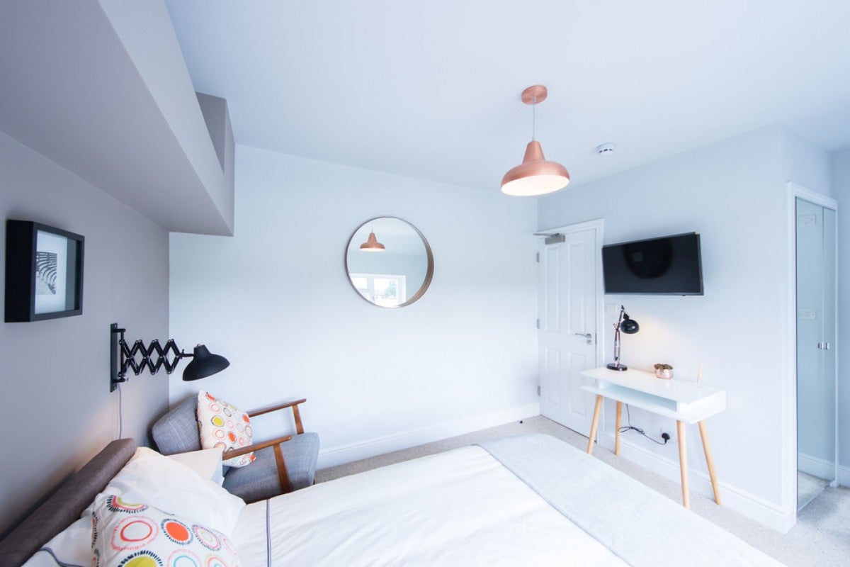Room Holybrook Road in Reading