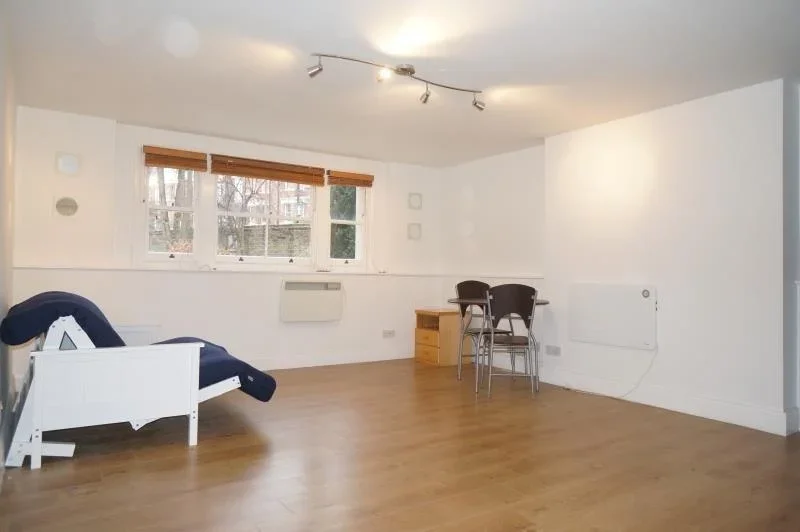 Flat Sutherland Avenue in City of Westminster