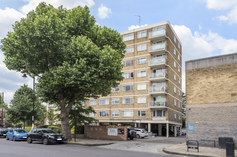 Flat Junction Road in Greater London