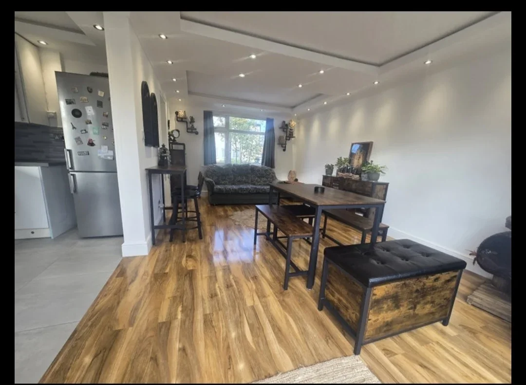 Room Oak Avenue in Greater London