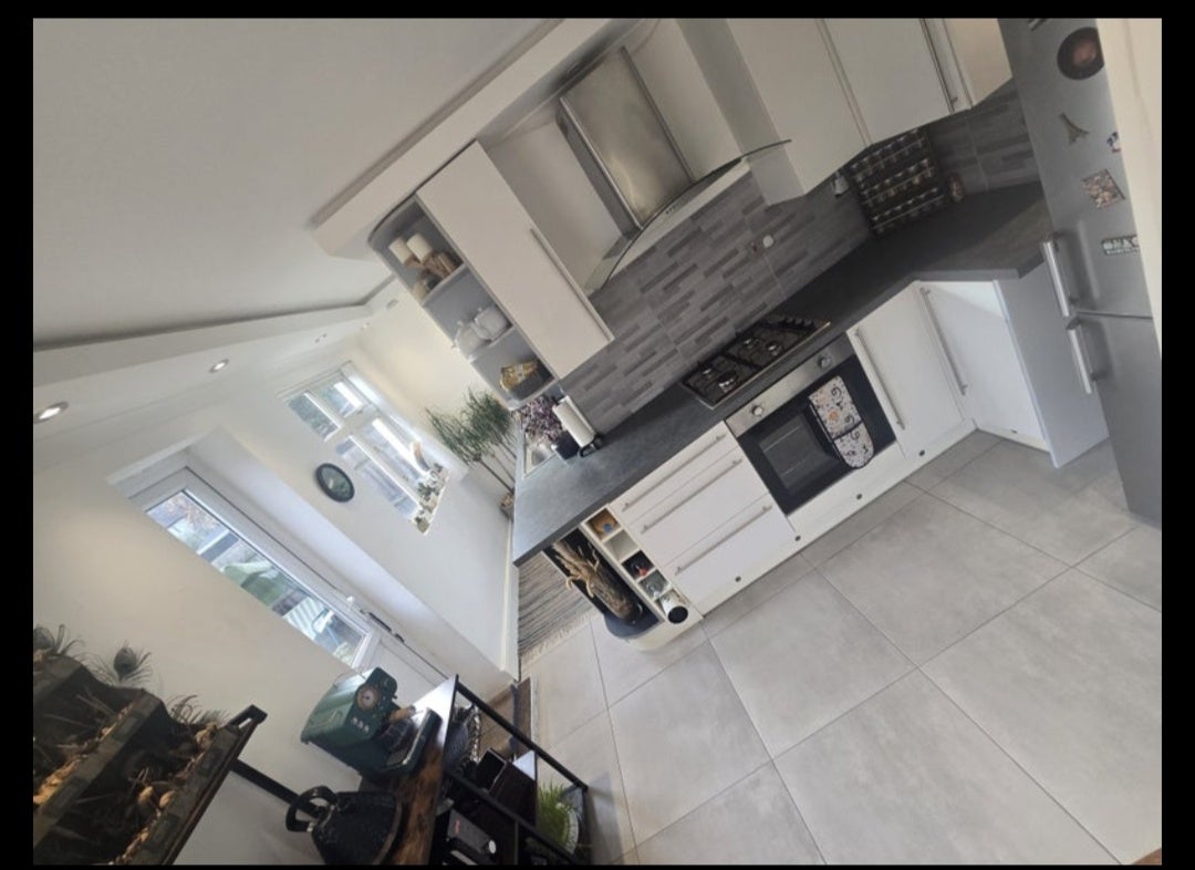 Room Oak Avenue in Greater London