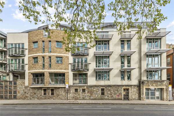 Flat Hotwell Road in Bristol