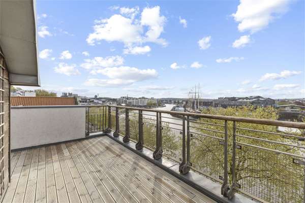 Flat Hotwell Road in Bristol