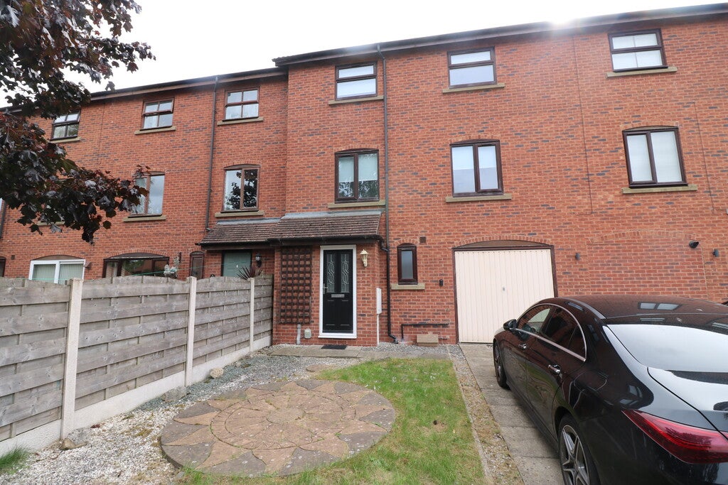 House Gillyon Close in Beverley