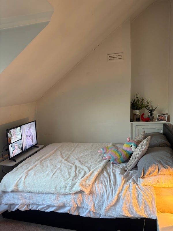 Room Schubert Road in Greater London