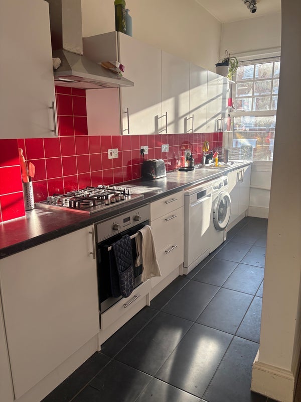 Room Schubert Road in Greater London