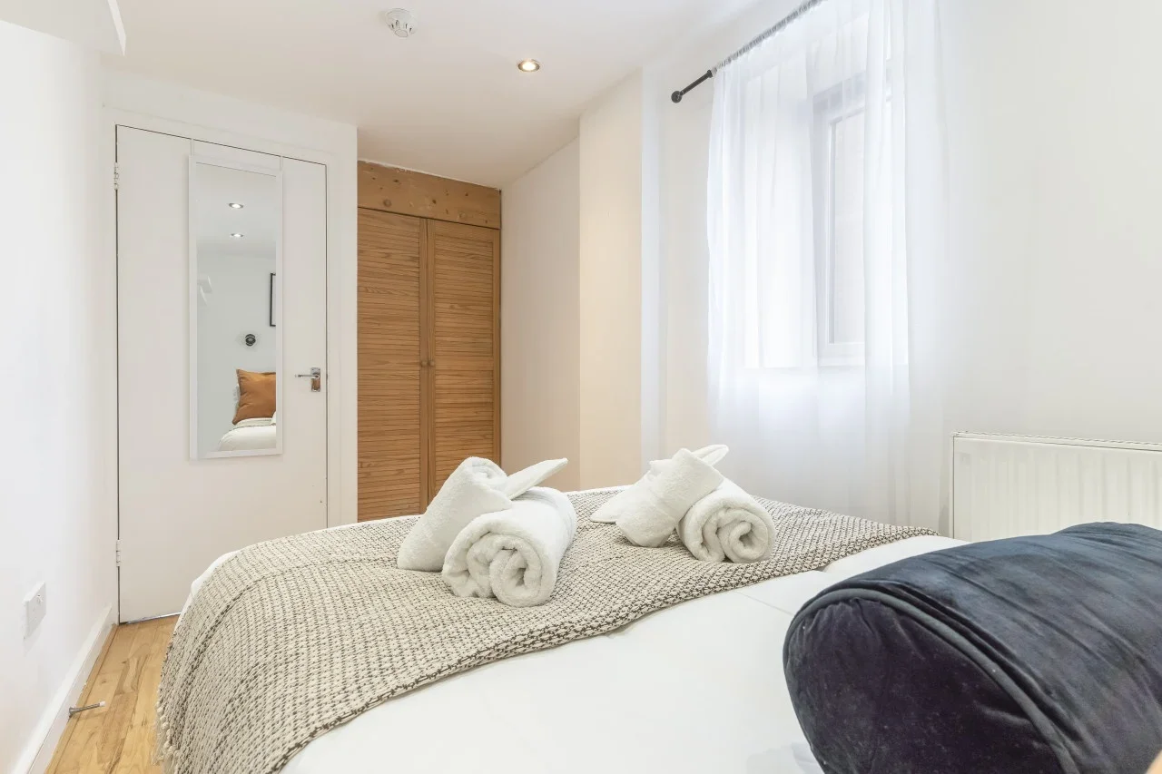 Flat Barrett's Grove in Greater London