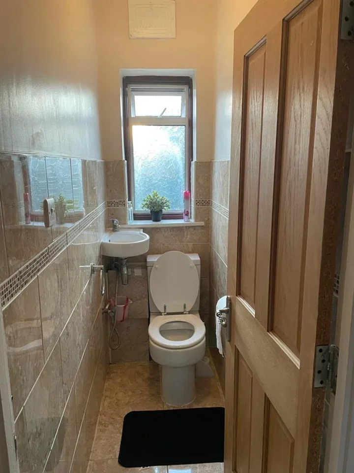 Room Ashurst Drive in Greater London