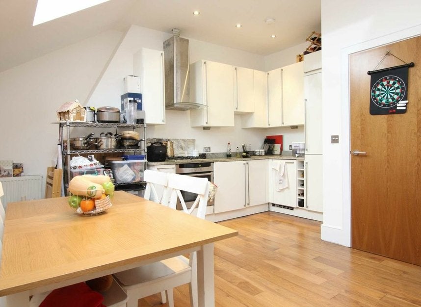 Flat Finsbury Park Road in Greater London