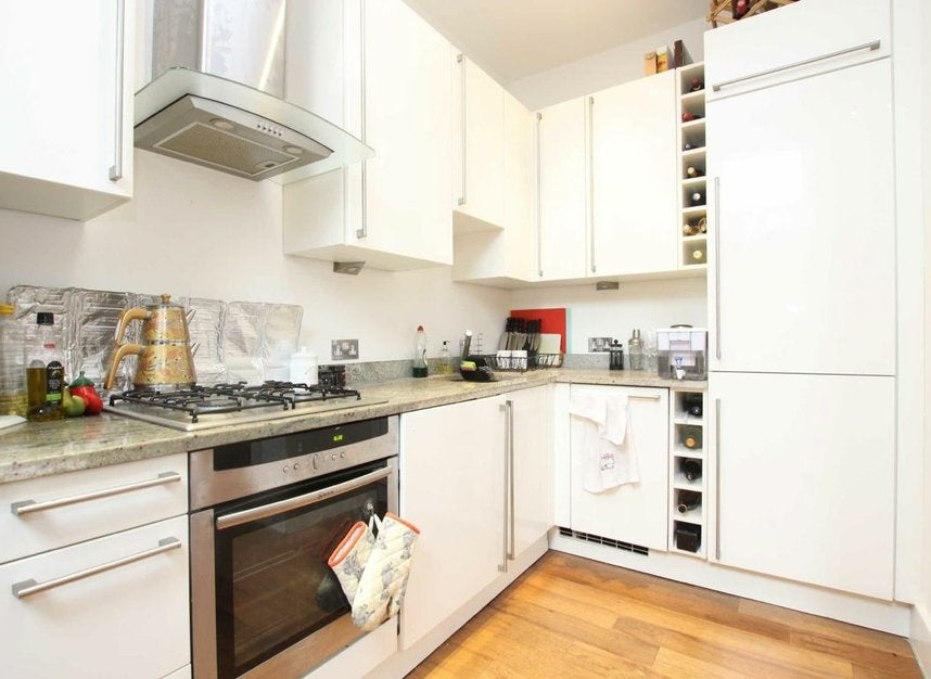 Flat Finsbury Park Road in Greater London