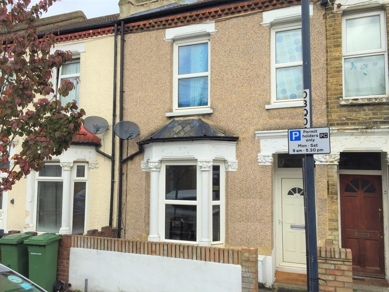 House Gunning Street in Greater London