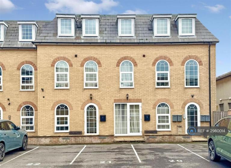 Flat Esland Place in Cotswold District