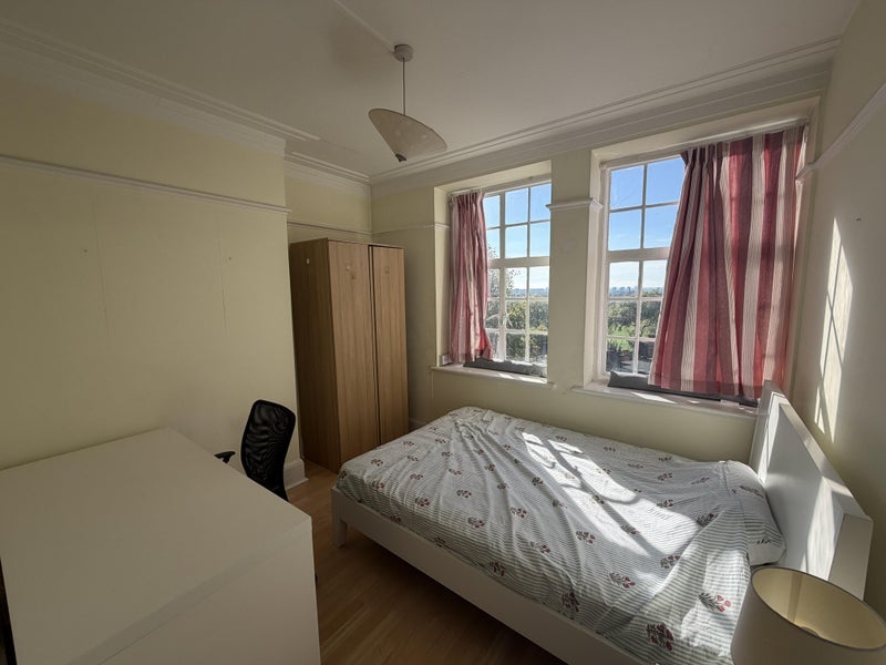 Flat Finchley Road in Greater London
