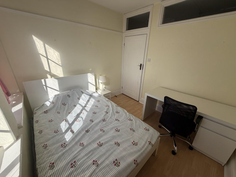 Flat Finchley Road in Greater London