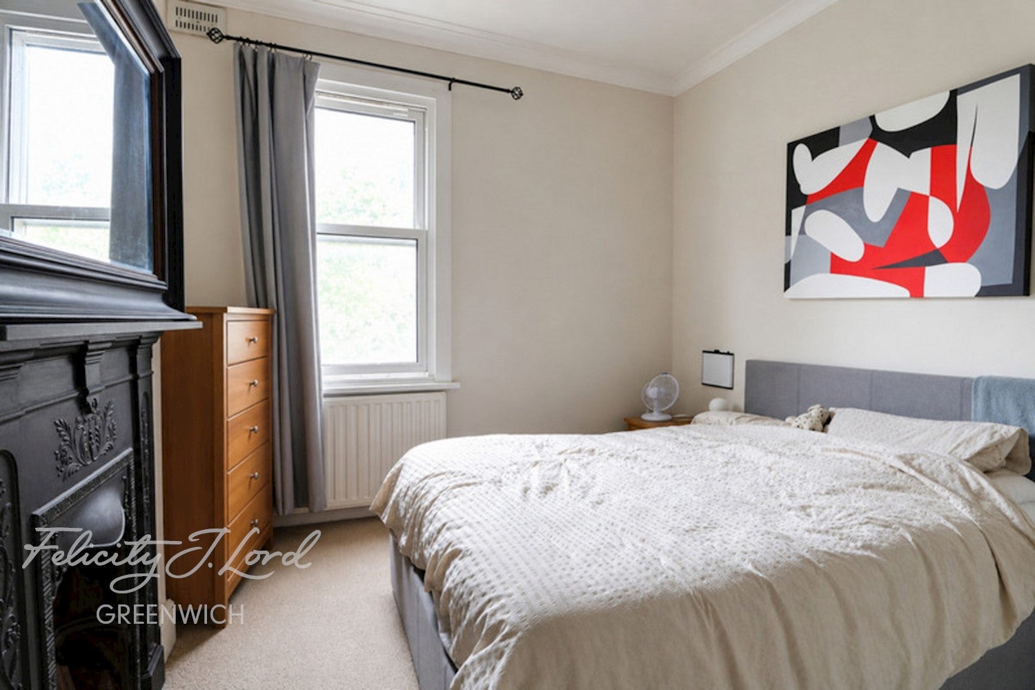 Flat Eastcombe Avenue in Greater London