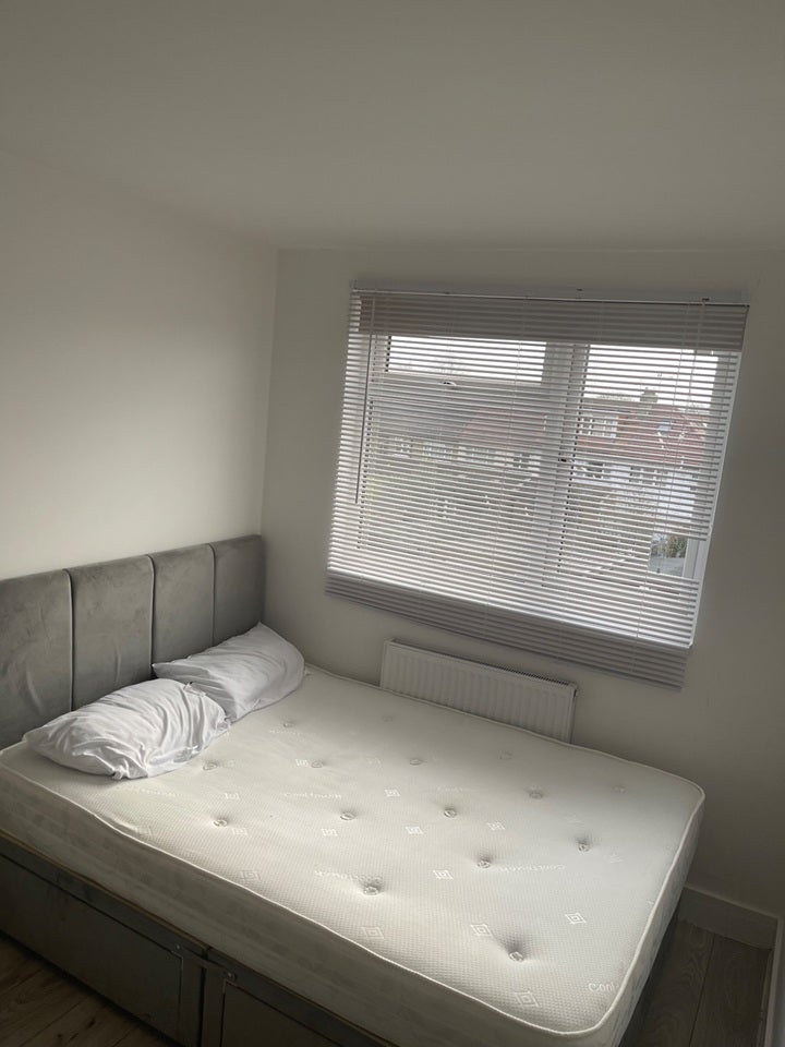 Room High Street in Cheshunt