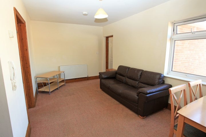 Flat Greenfield Road in Bristol