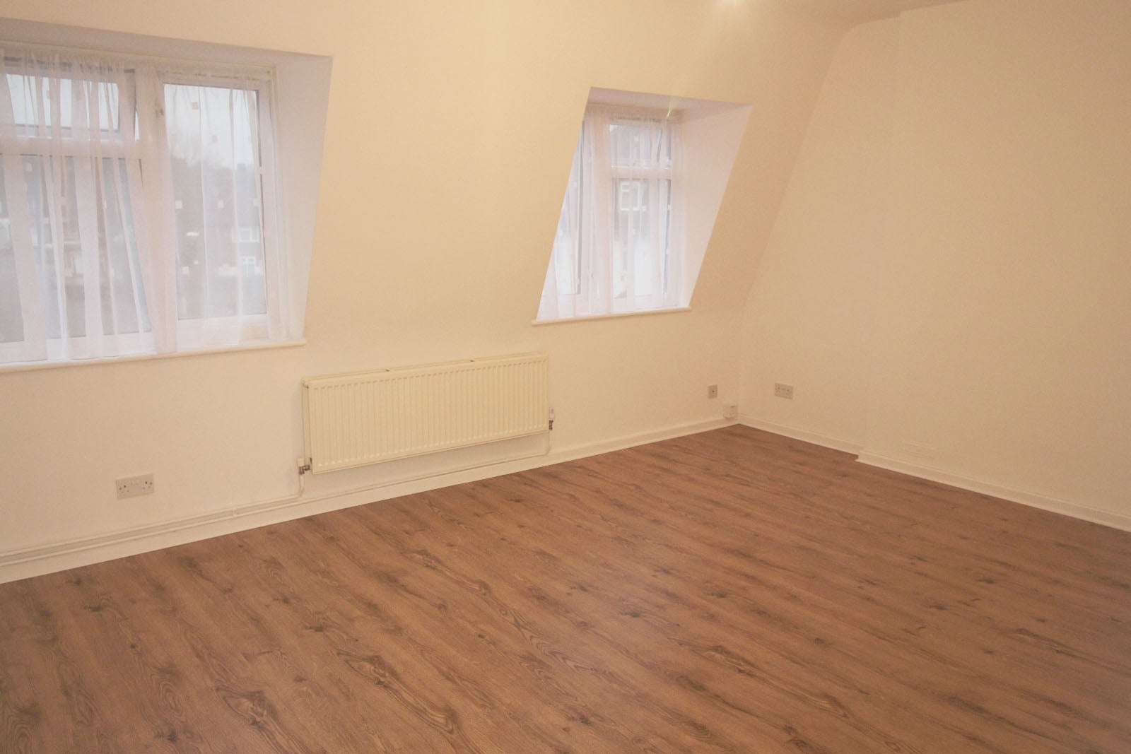 Flat Castle Road in Greater London