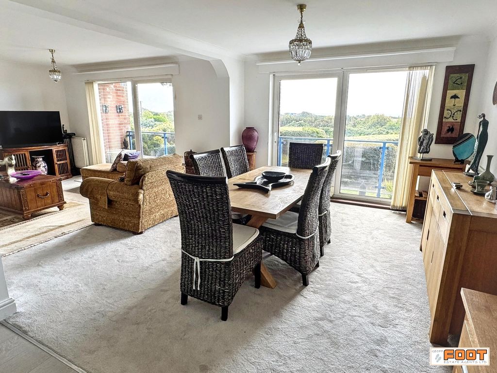 Flat Sea Front in Hayling Island