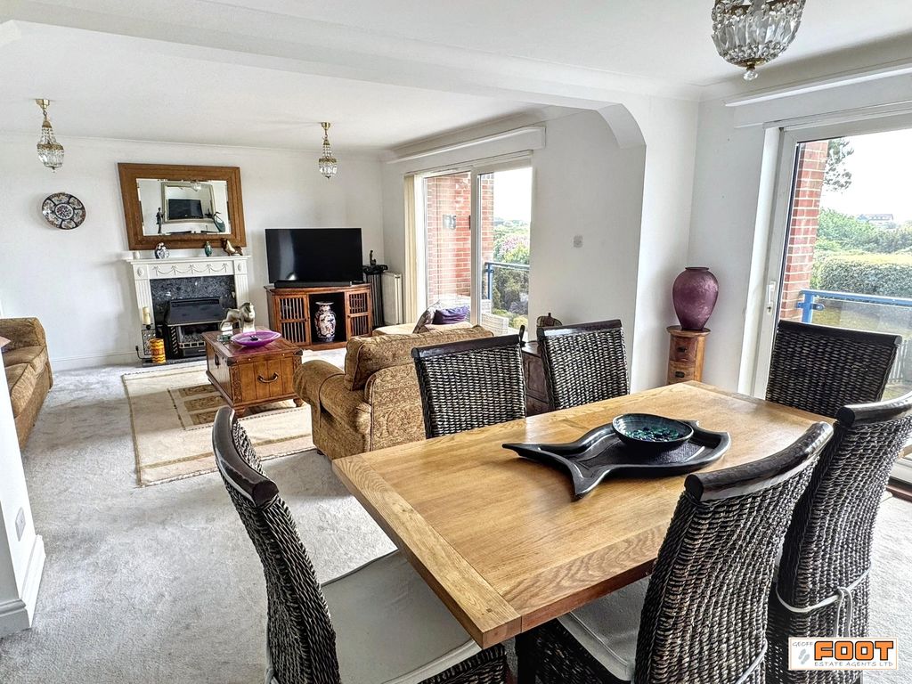 Flat Sea Front in Hayling Island