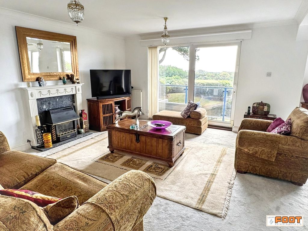 Flat Sea Front in Hayling Island