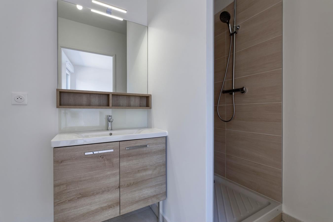 Flat Rue Jean-Jacques Rousseau in Romainville