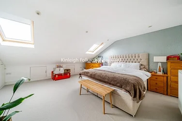 Flat Bollo Bridge Road in Greater London