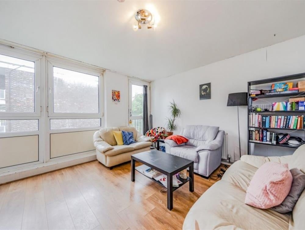 Flat Lamble Street in Greater London