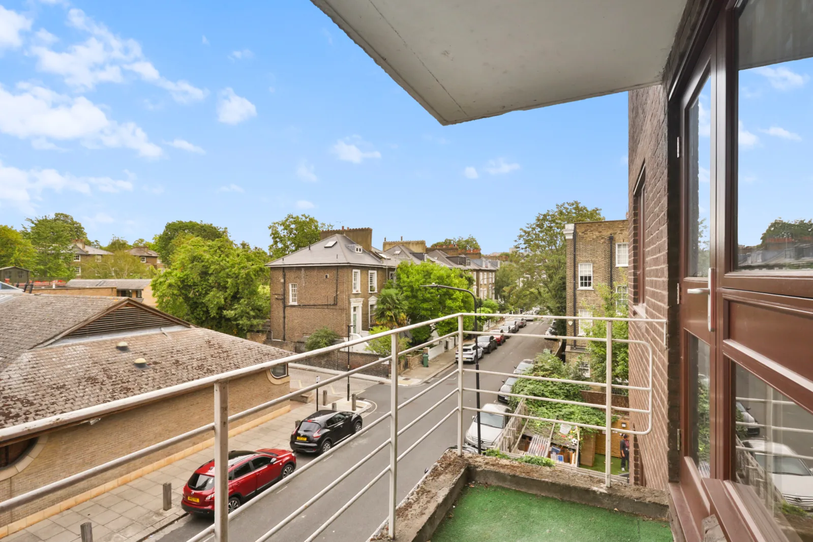 Flat Rochester Square in Greater London