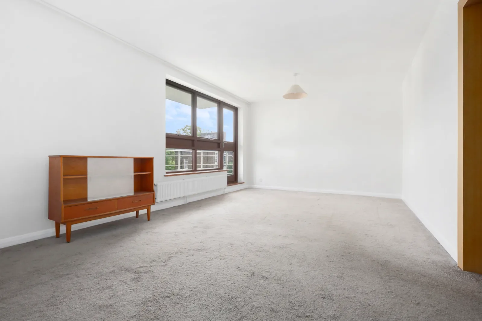 Flat Rochester Square in Greater London