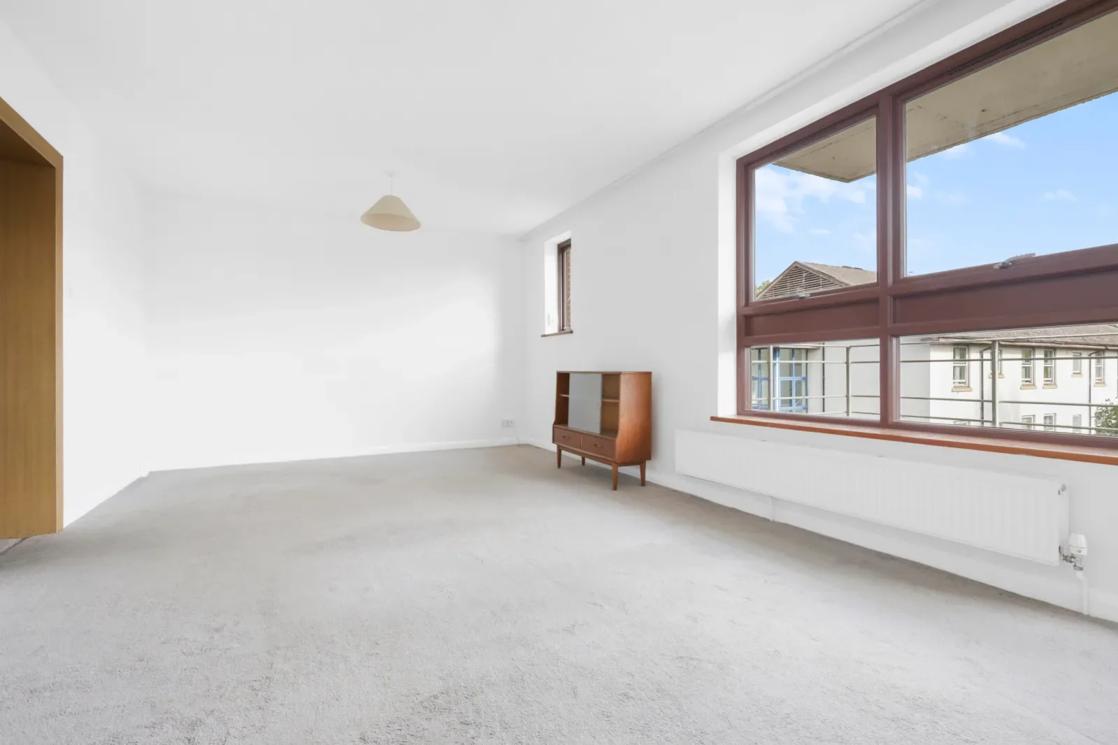 Flat Rochester Square in Greater London