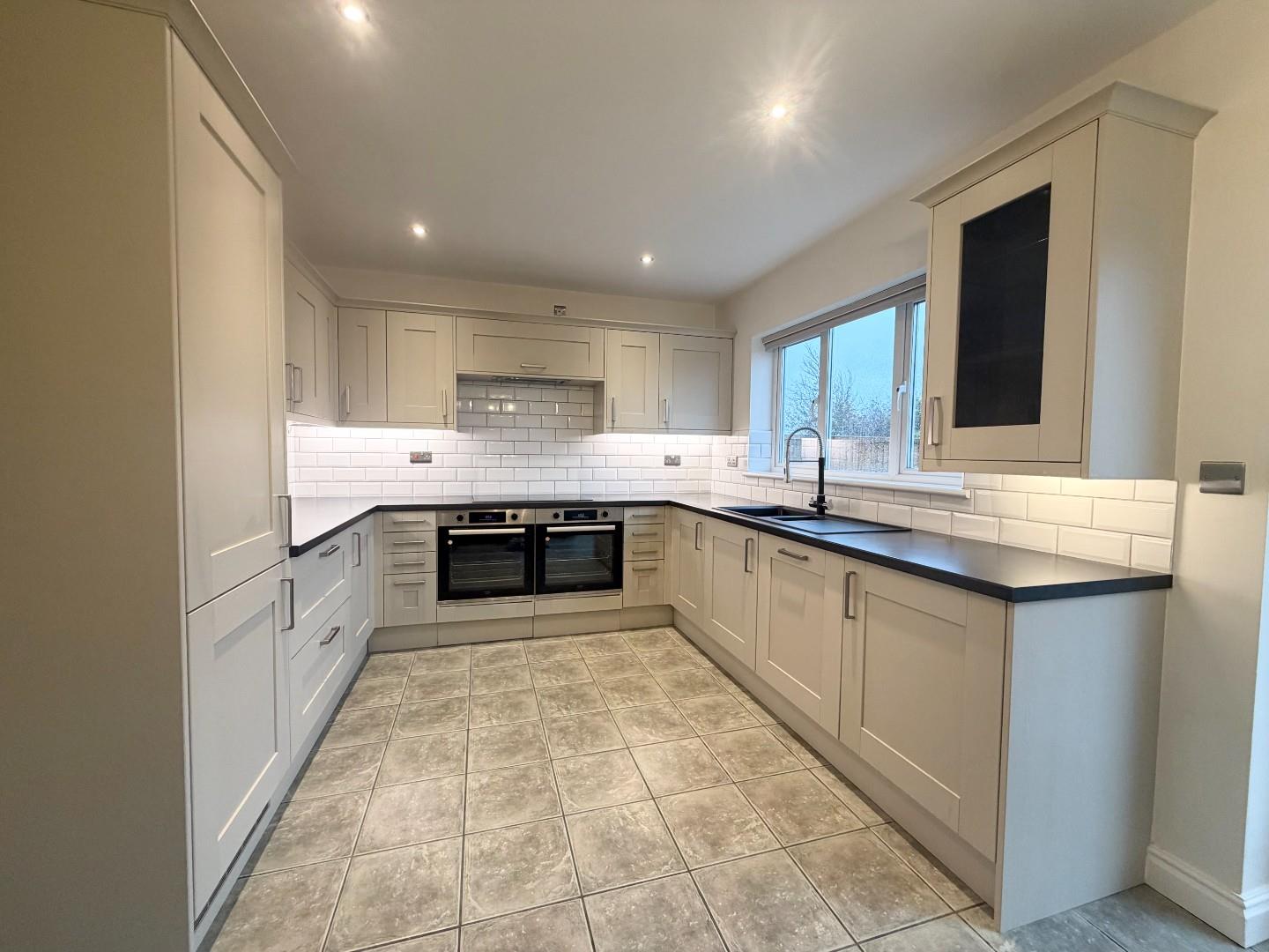 House Martlet Close in Wootton