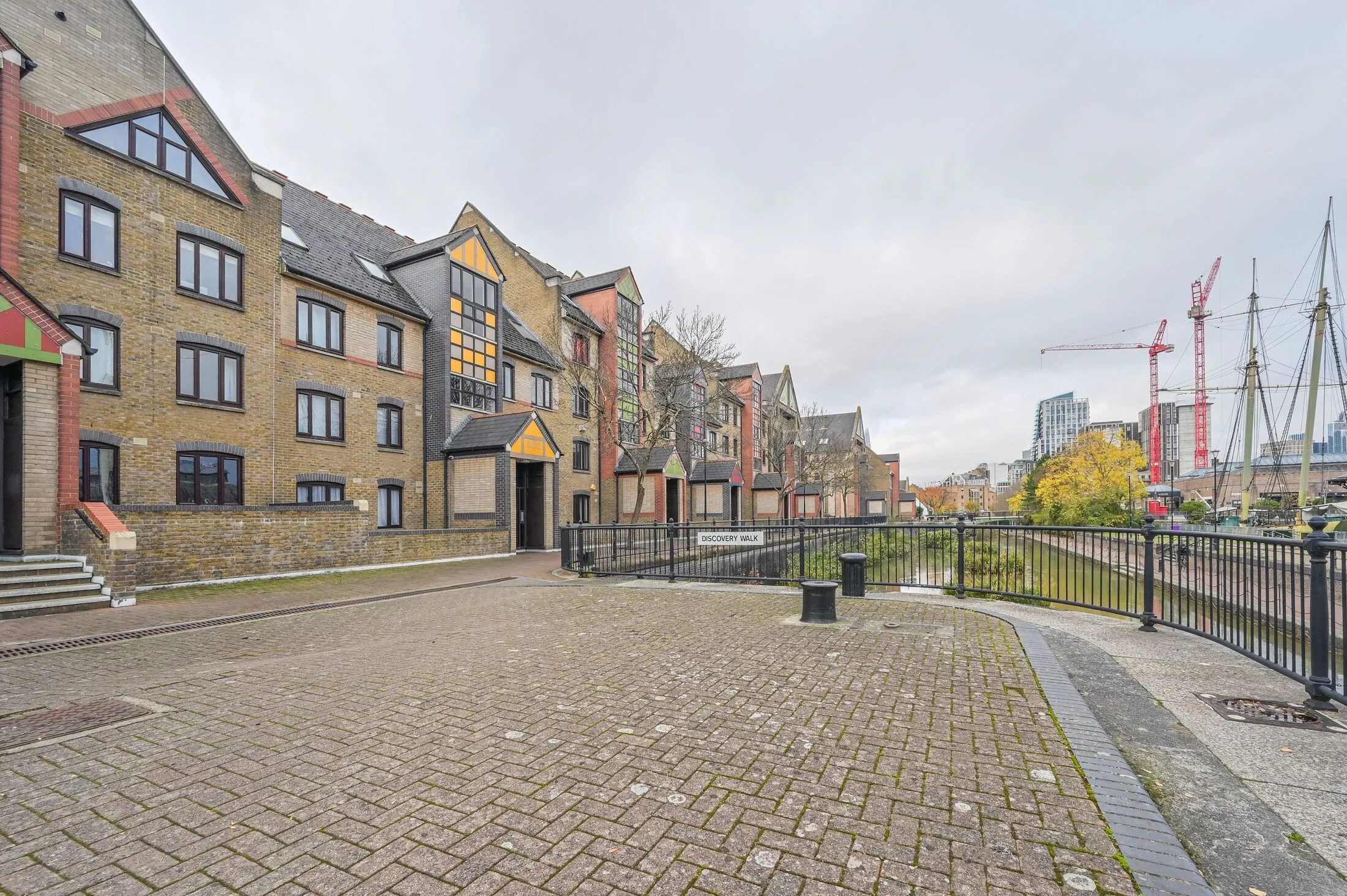 Flat Reardon Street in Greater London