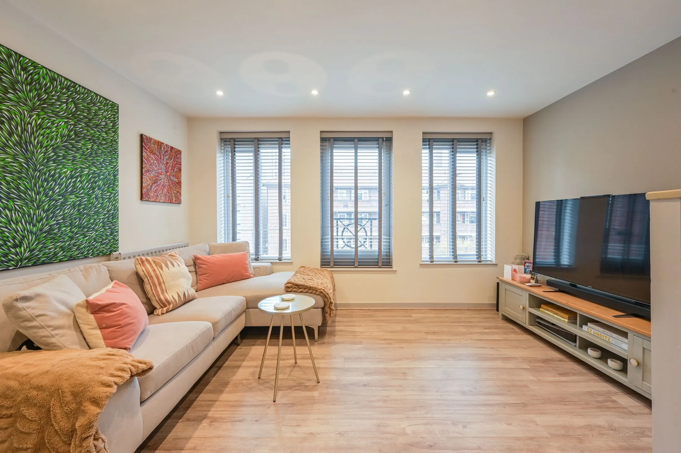 Flat Reardon Street in Greater London