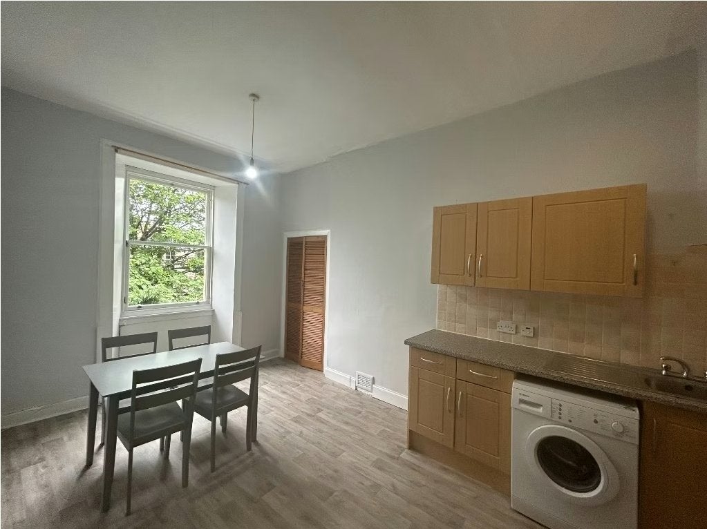 Flat Rankeillor Street in City of Edinburgh