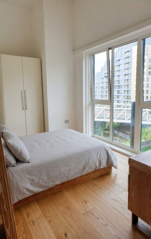Flat Drayton Park in Greater London