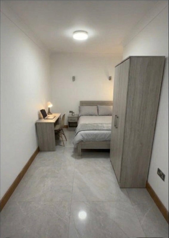 Room Arragon Road in Greater London