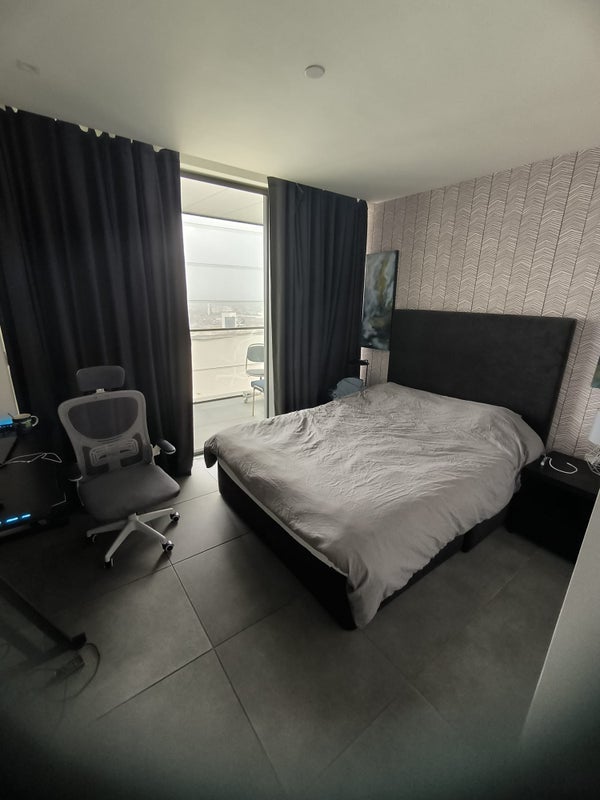 Room Dollar Bay Place in Greater London