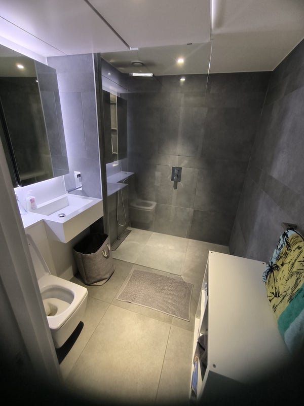 Room Dollar Bay Place in Greater London